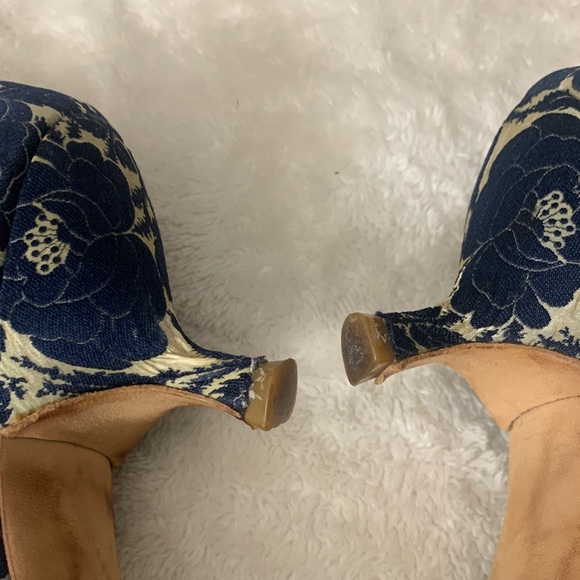 Prada Women's Blue and Cream Floral Heels - Picture 4 of 7